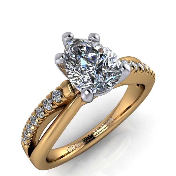 Y&W Gold Pear Shaped Dmnd Eng ring with Split Dmnd Shank
